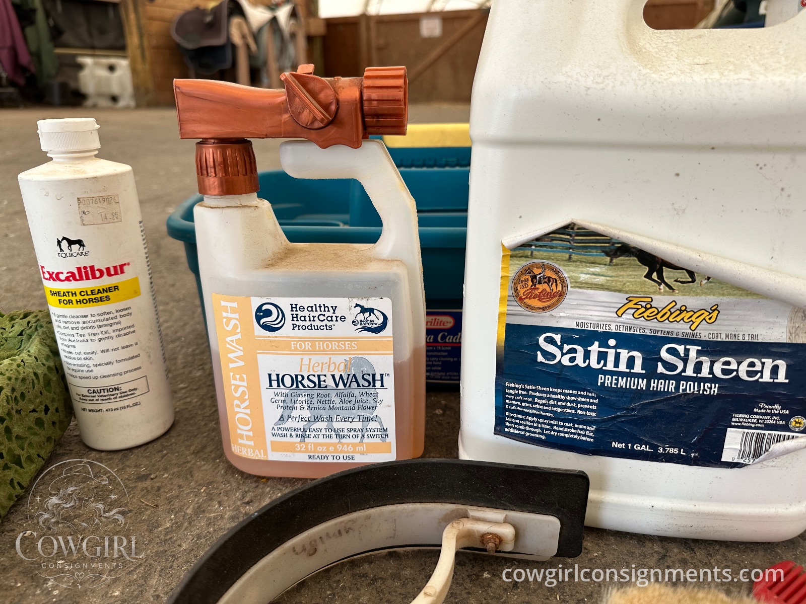 Complete Horse Grooming Kit With Caddy And Products, photo 2