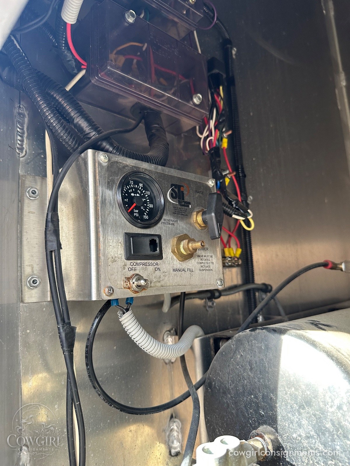 Custom, One Of A Kind, Extra-Tall Aluminum 3-Horse Trailer, photo 11