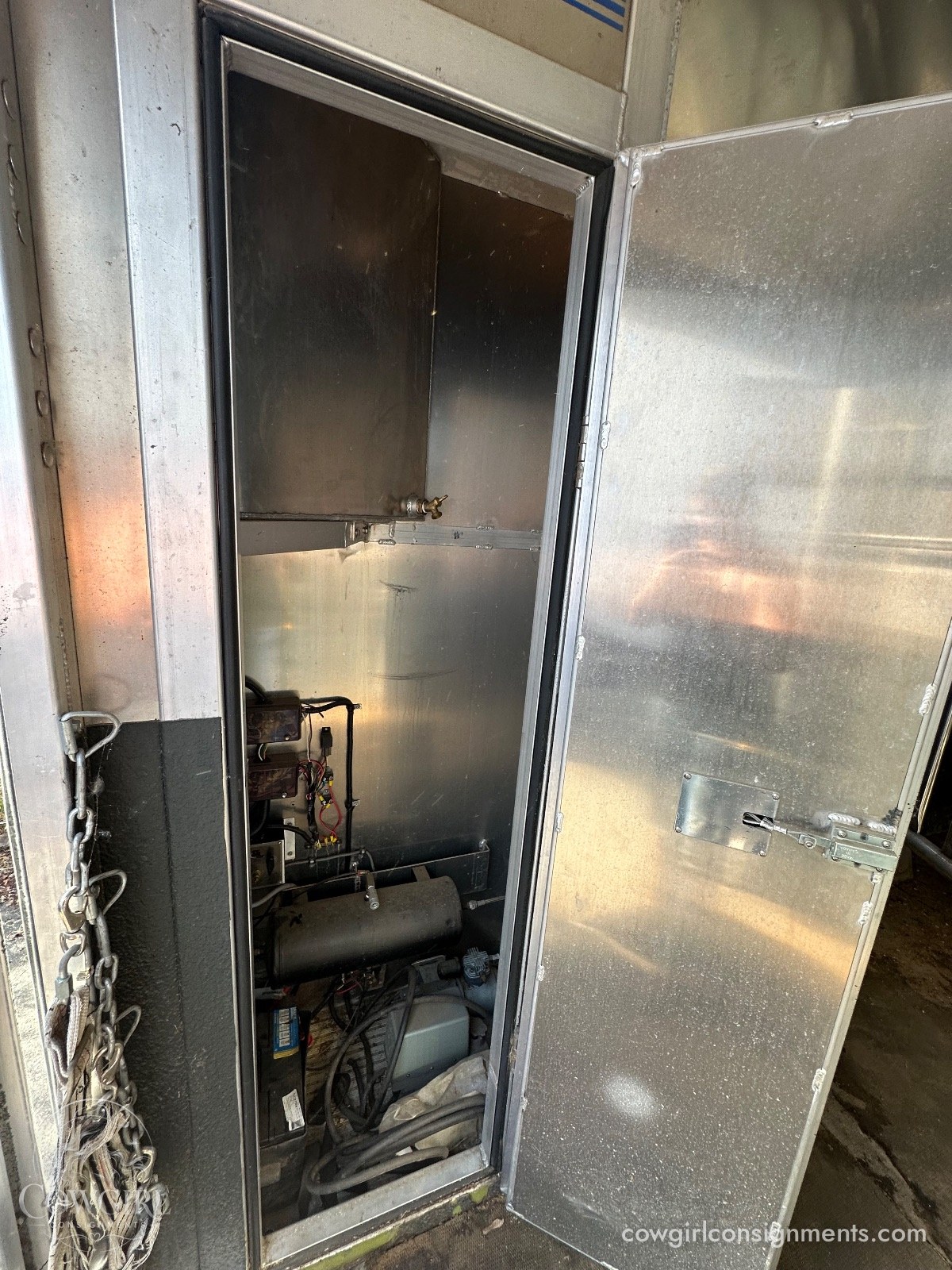 Custom, One Of A Kind, Extra-Tall Aluminum 3-Horse Trailer, photo 14