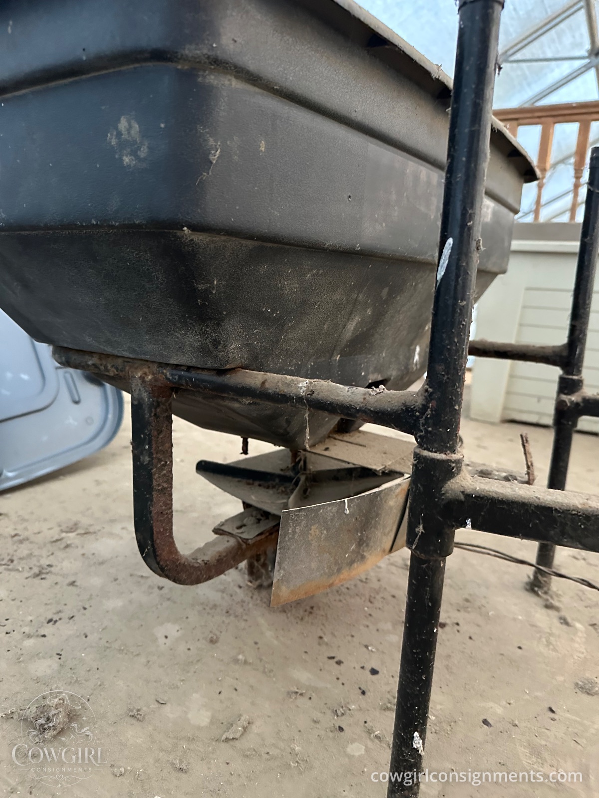 Cycle Country 12V ATV Broadcast Spreader, photo 4