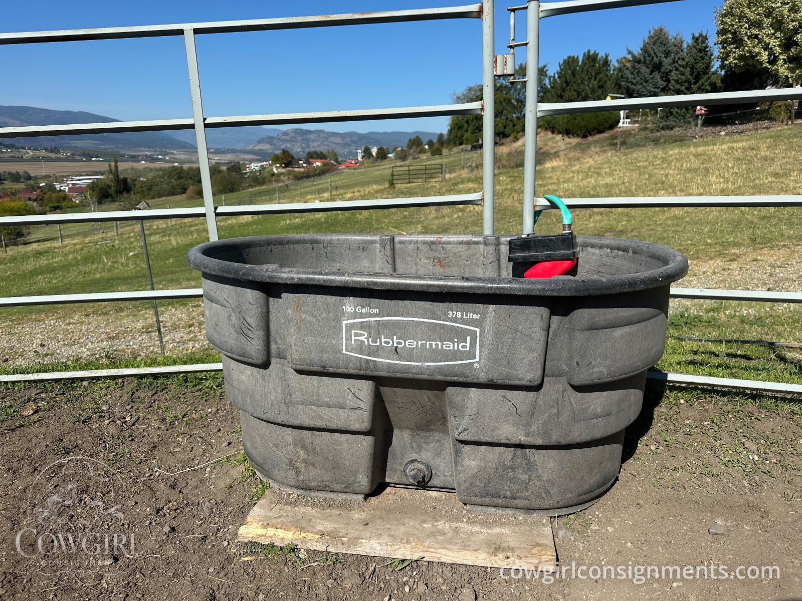 Rubbermaid 100 Gallon Stock Tank With Float Valve
