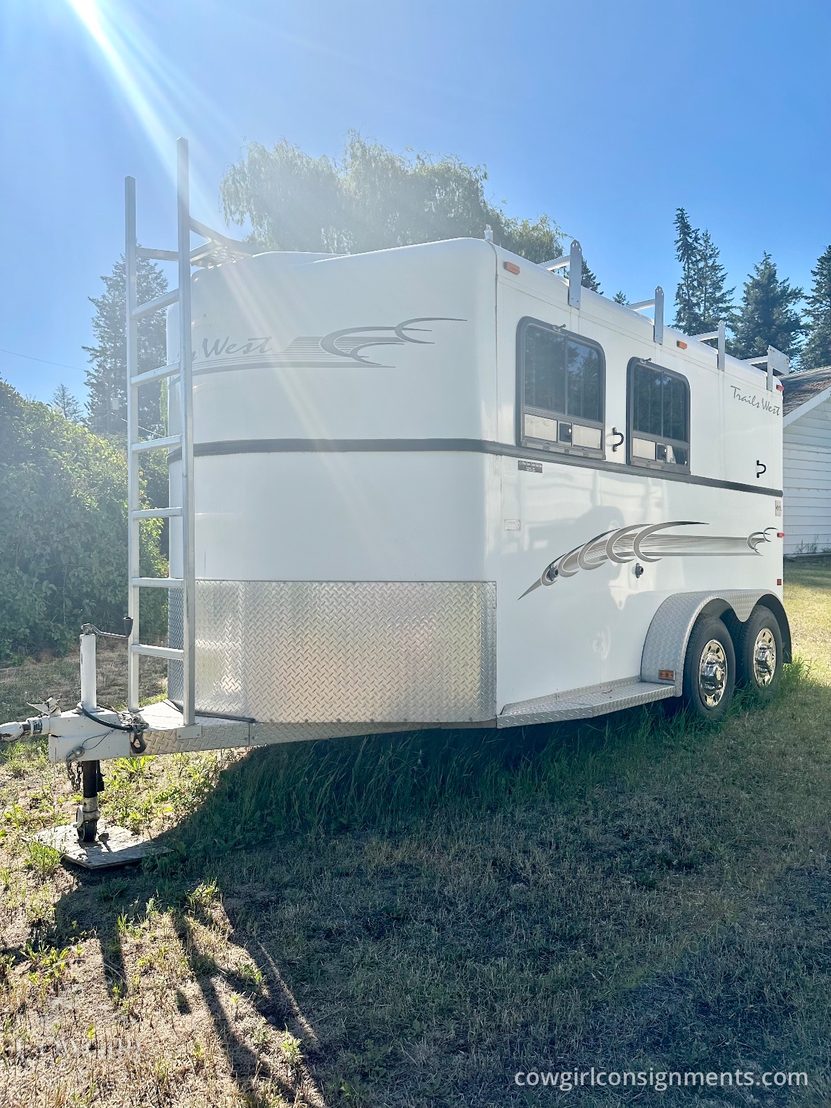 Trails West Sierra II 2-Horse Bumper Pull Trailer