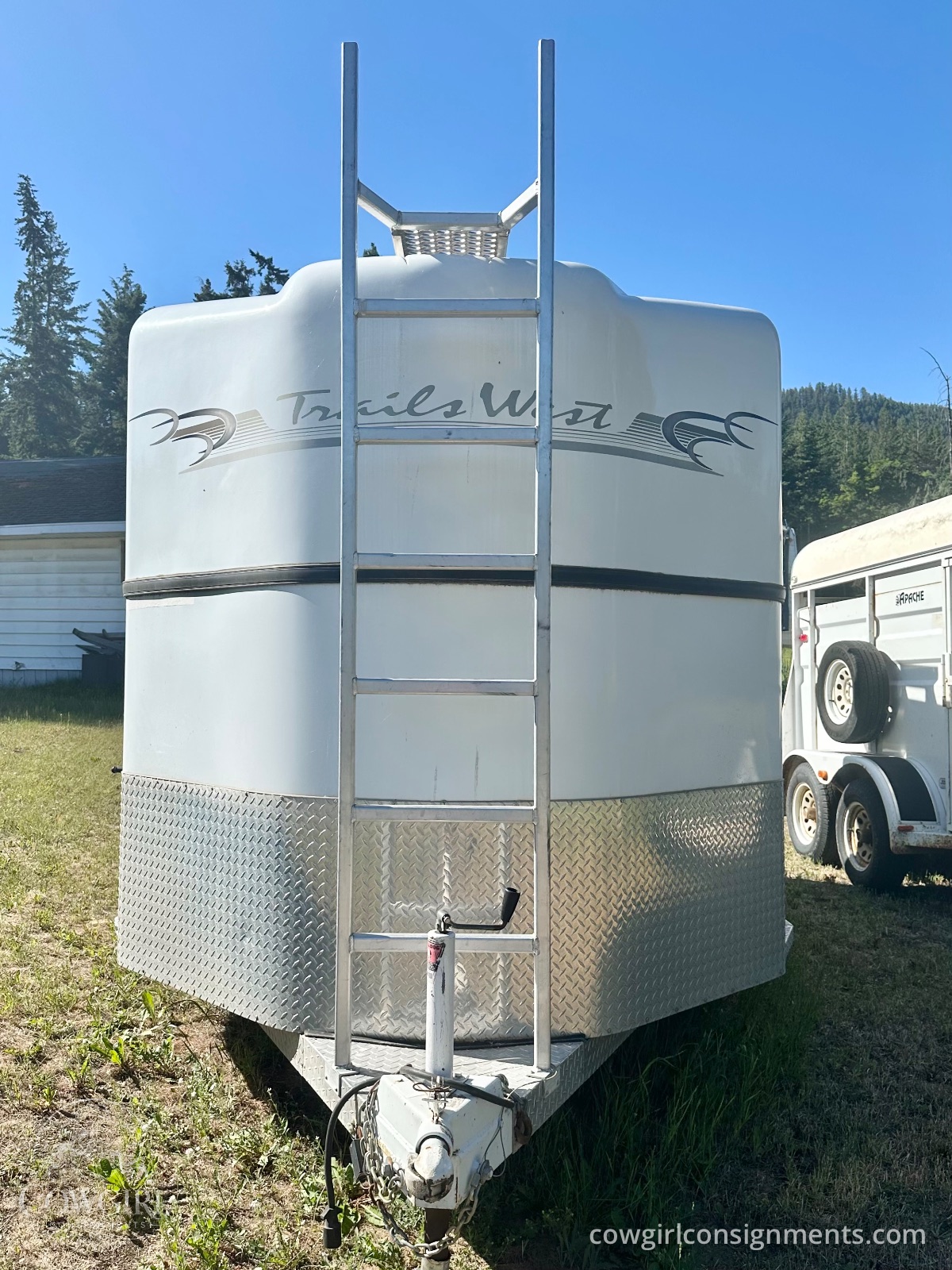Trails West Sierra II 2-Horse Bumper Pull Trailer, photo 3