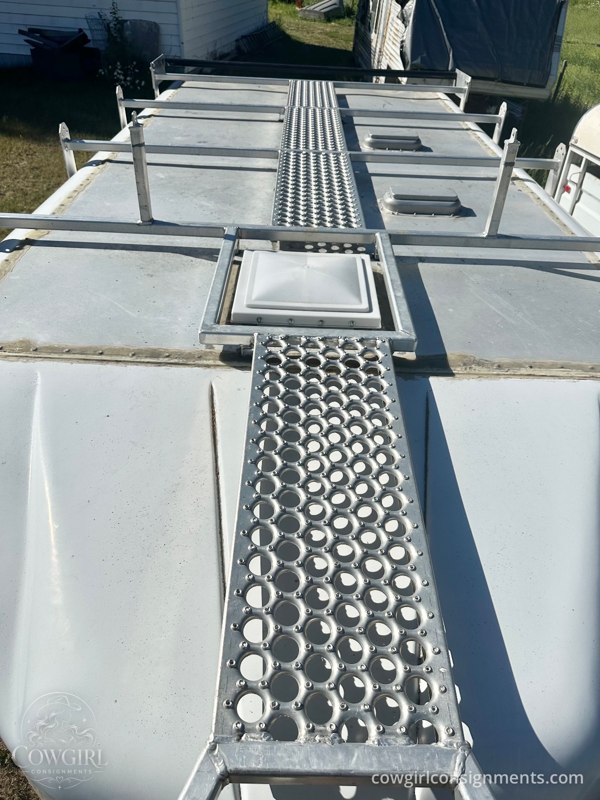 Trails West Sierra II 2-Horse Bumper Pull Trailer, photo 4