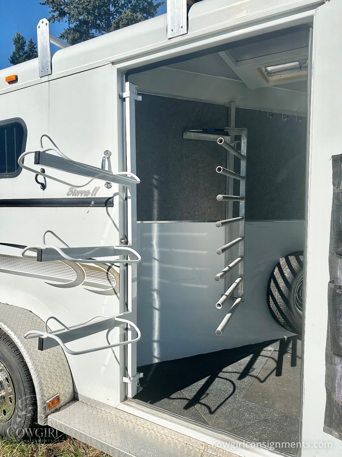 Trails West Sierra II 2-Horse Bumper Pull Trailer, photo 7