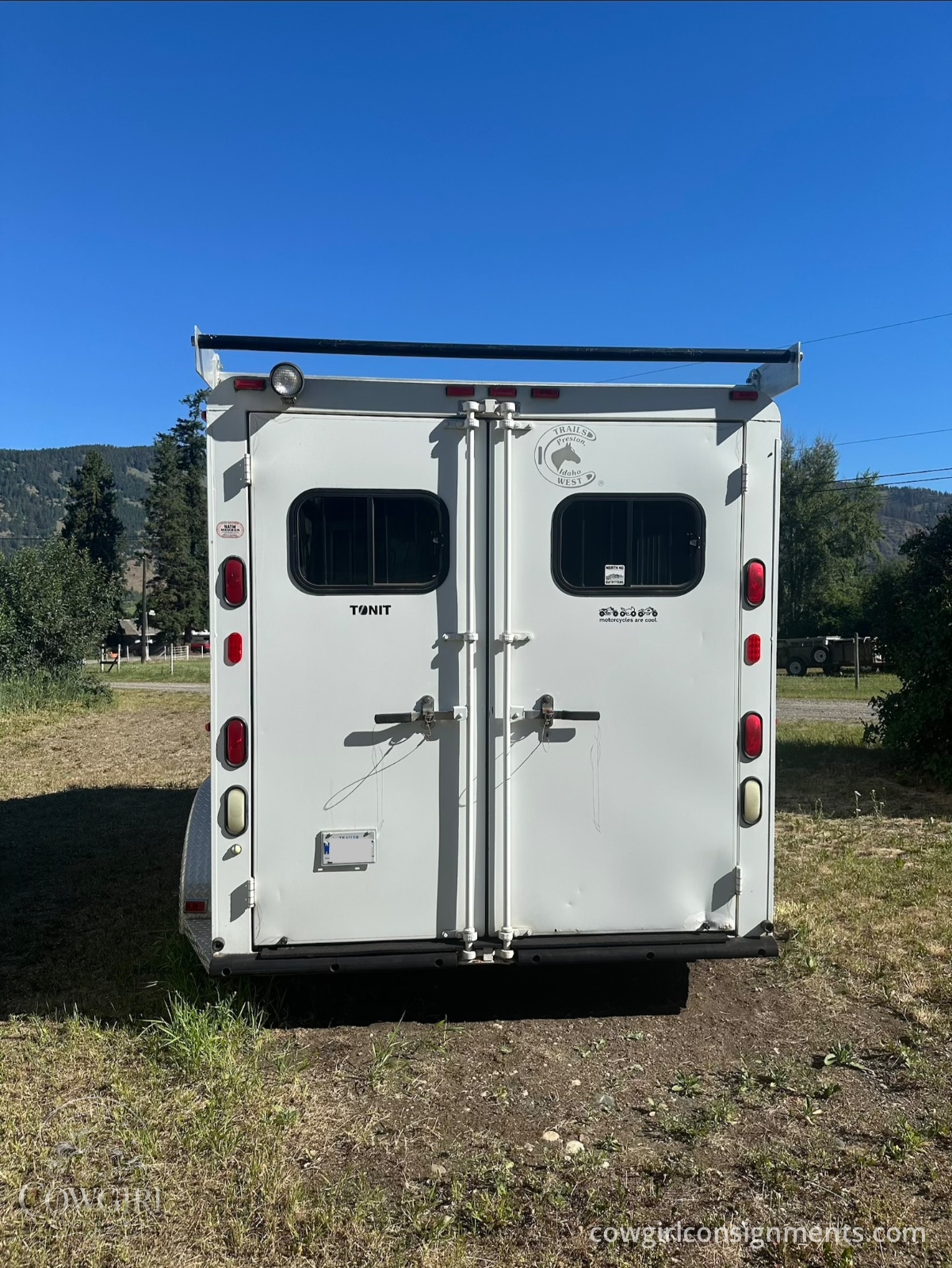 Trails West Sierra II 2-Horse Bumper Pull Trailer, photo 9